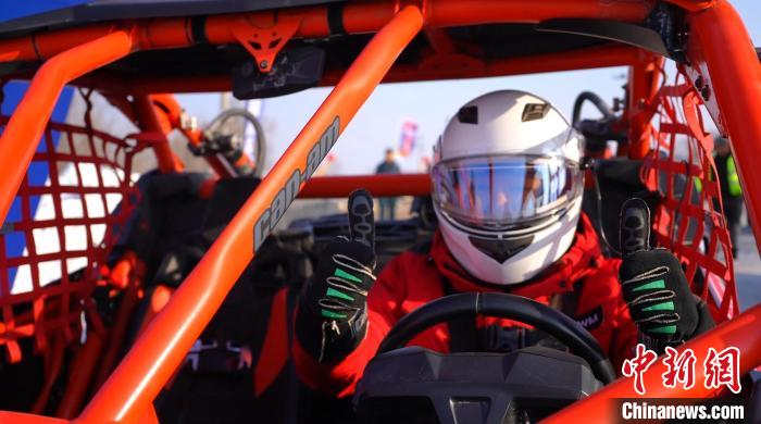 中国·鸡西兴凯湖冰雪汽车场地赛正式启幕，百余