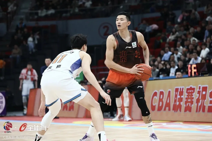 山东男篮客场掀翻新疆 20年魔咒终被打破