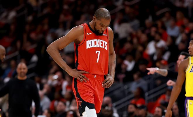 杜兰特遭遇湖人包夹7次失误 赛后坦言需调整进攻