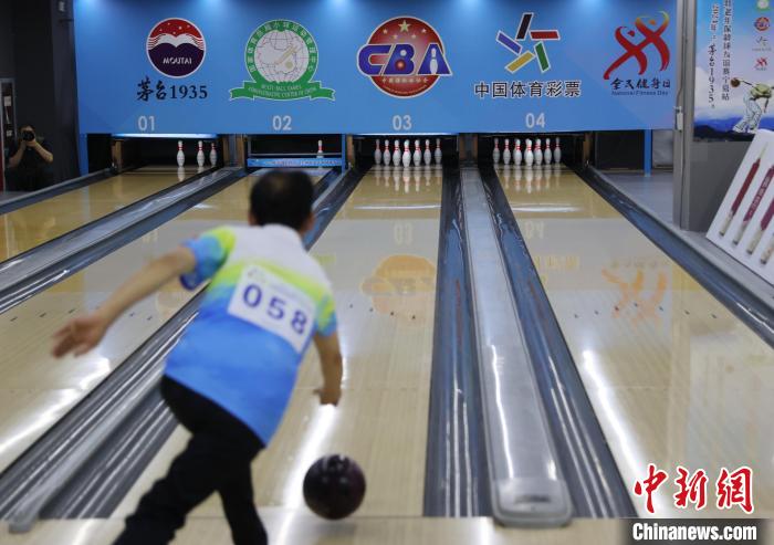 银川贺兰山体育场迎来2024全国壮老年保龄球友谊