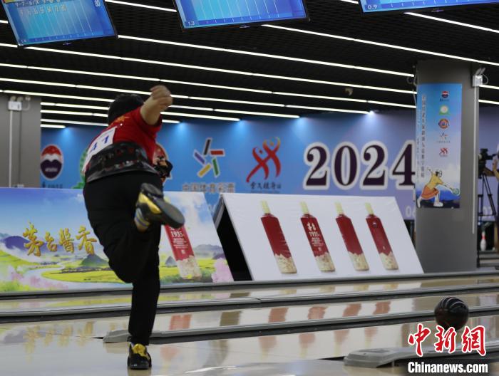 银川贺兰山体育场迎来2024全国壮老年保龄球友谊